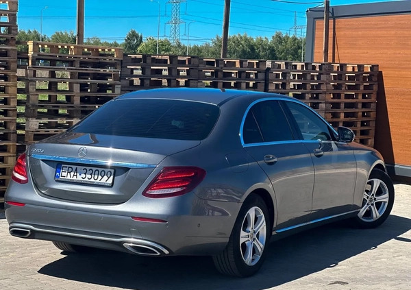 Mercedes-Benz Klasa E cena 119900 przebieg: 121000, rok produkcji 2017 z Koronowo małe 121